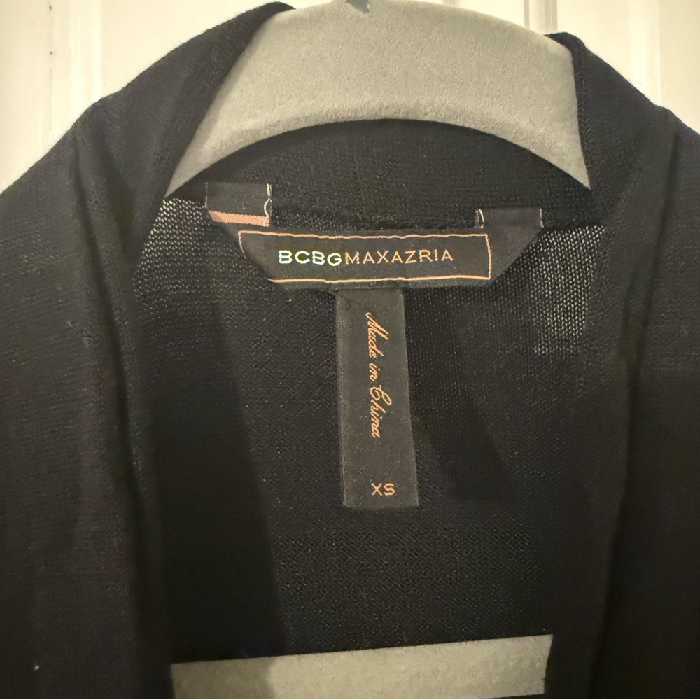 BCBG Max Azria Black Silk Knit V Neck Long Sleeve Knee Length Dress Size XSmall - Picture 2 of 5